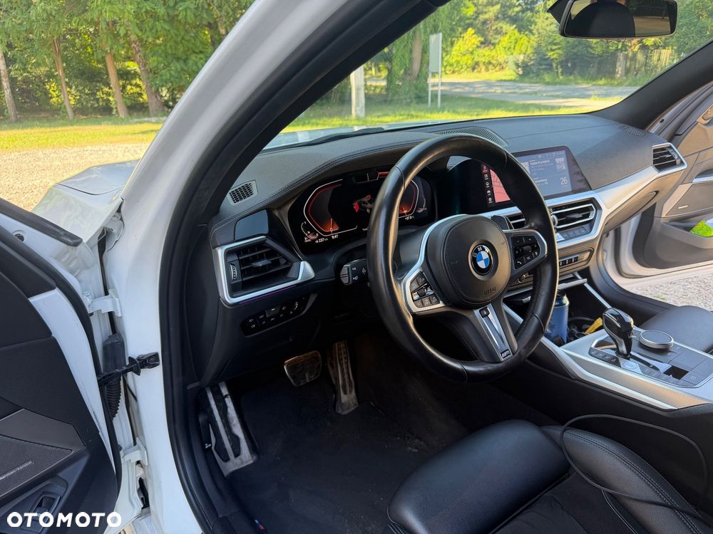 BMW Seria 3 330d M Sport - 8
