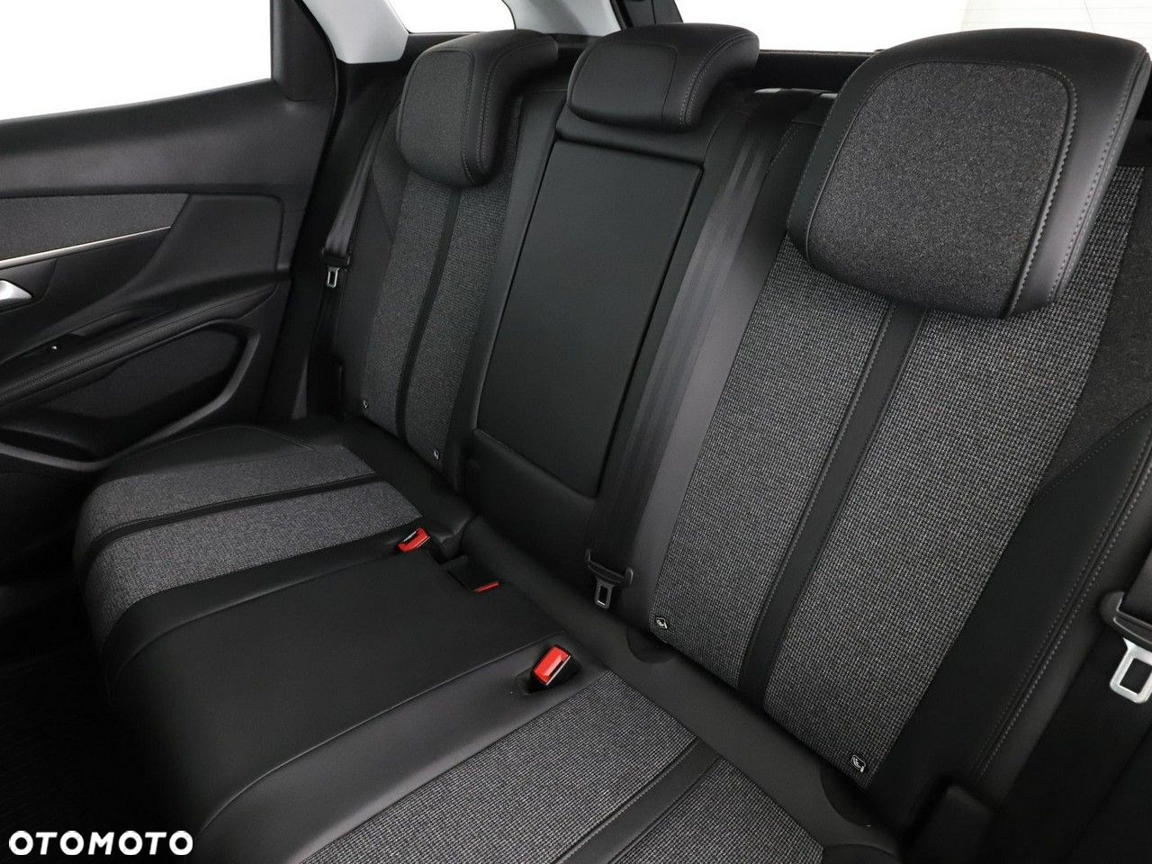 Peugeot 3008 1.2 PureTech Allure Pack S&S EAT8 - 17