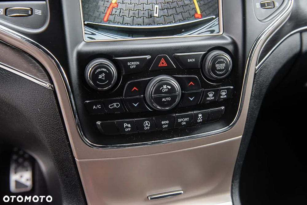 Jeep Grand Cherokee - 30