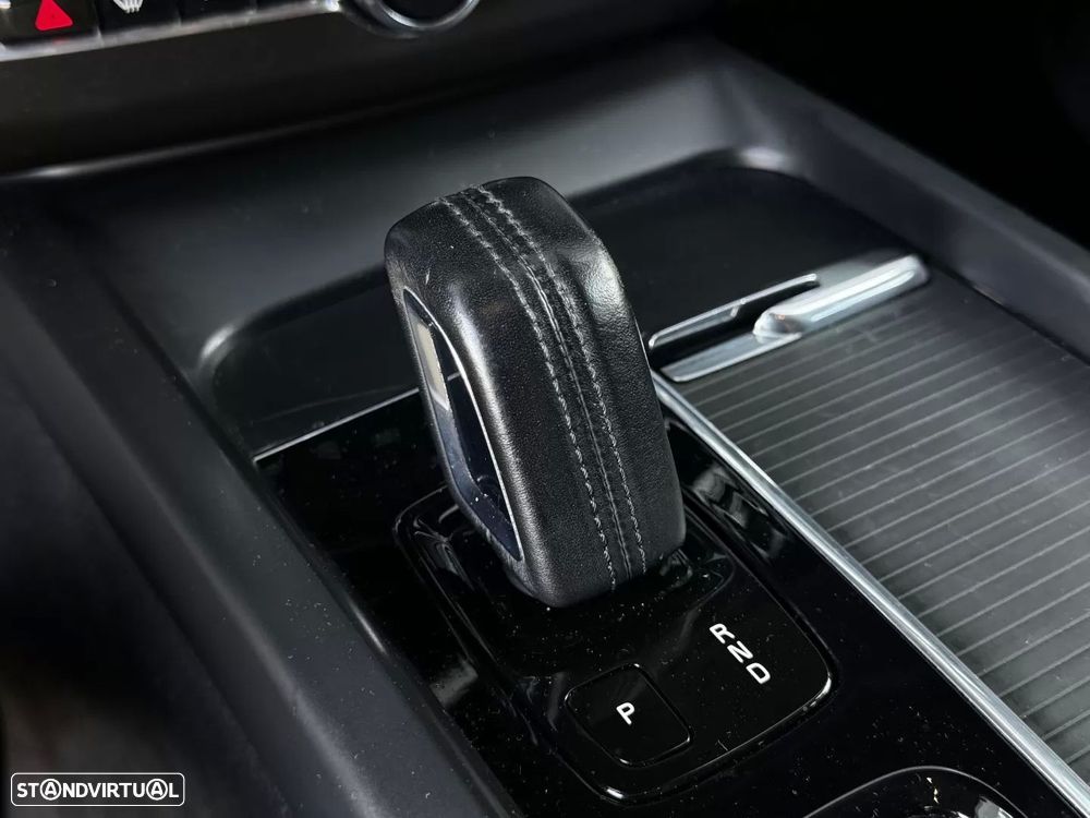 Volvo XC 60 2.0 B4 Momentum Plus - 27