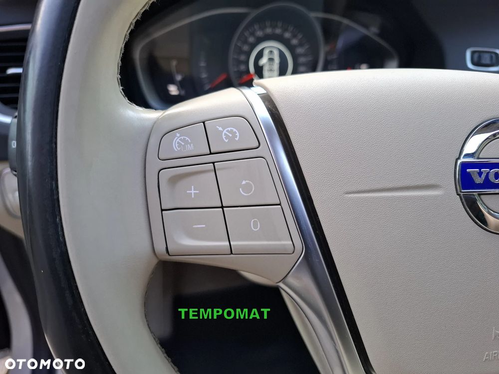 Volvo V60 T5 Drive-E Dynamic Edition (Momentum) - 17