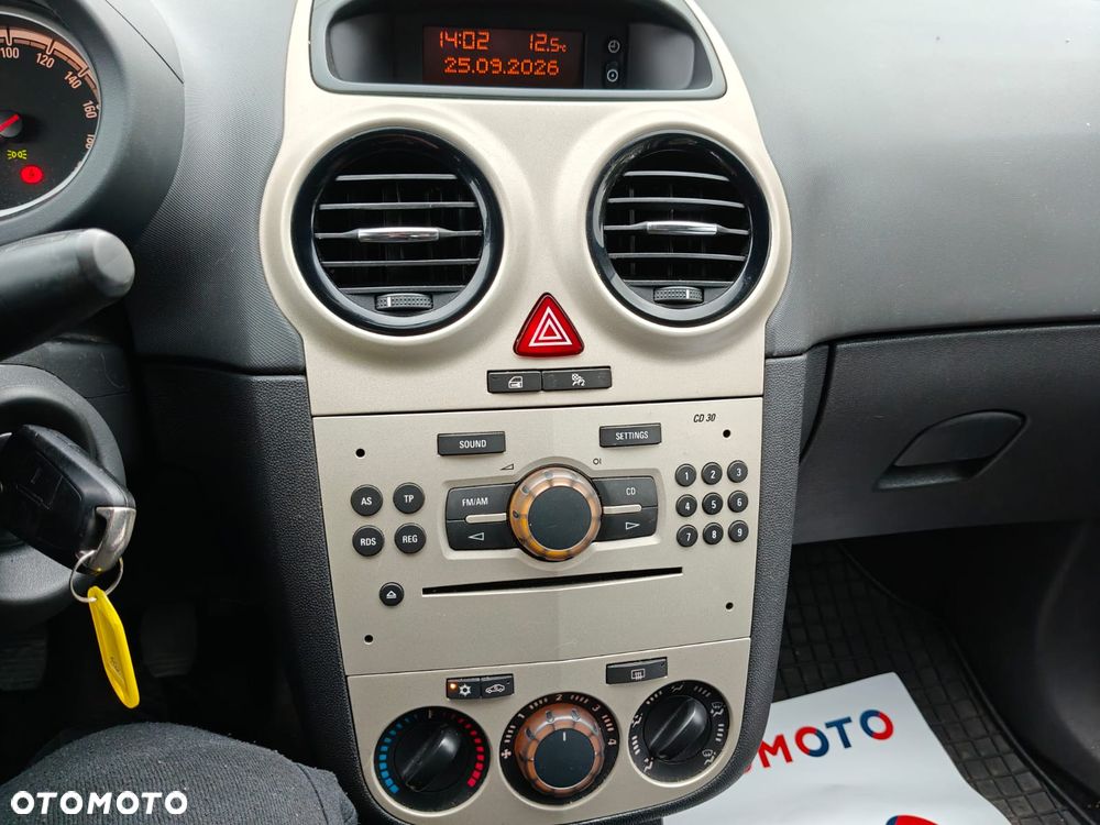 Opel Corsa 1.2 16V Cosmo - 13