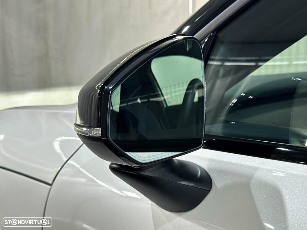 Volvo EX30 Single Motor Extended Range RWD Plus - 17