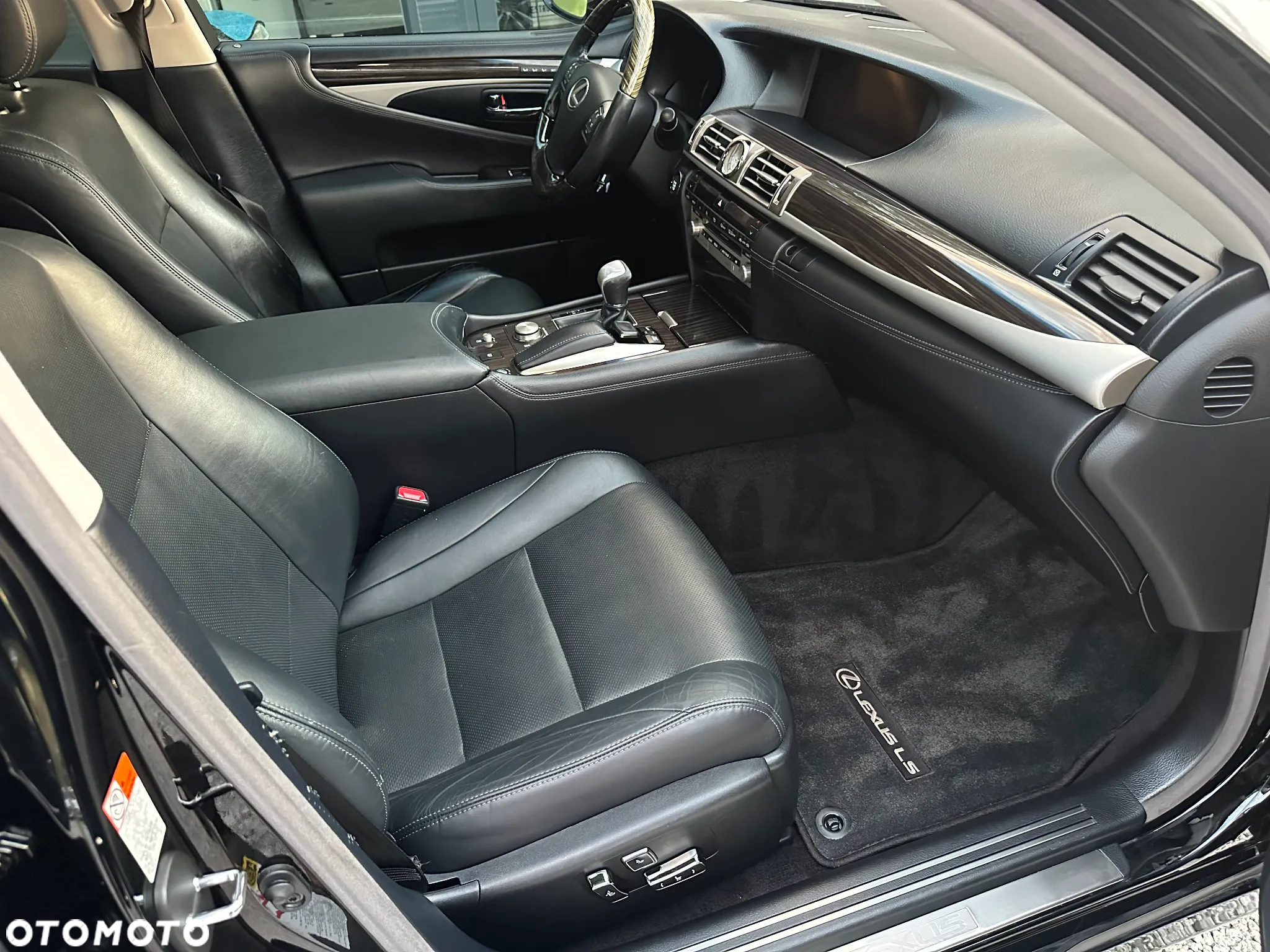 Lexus LS 460 Superior AWD - 29