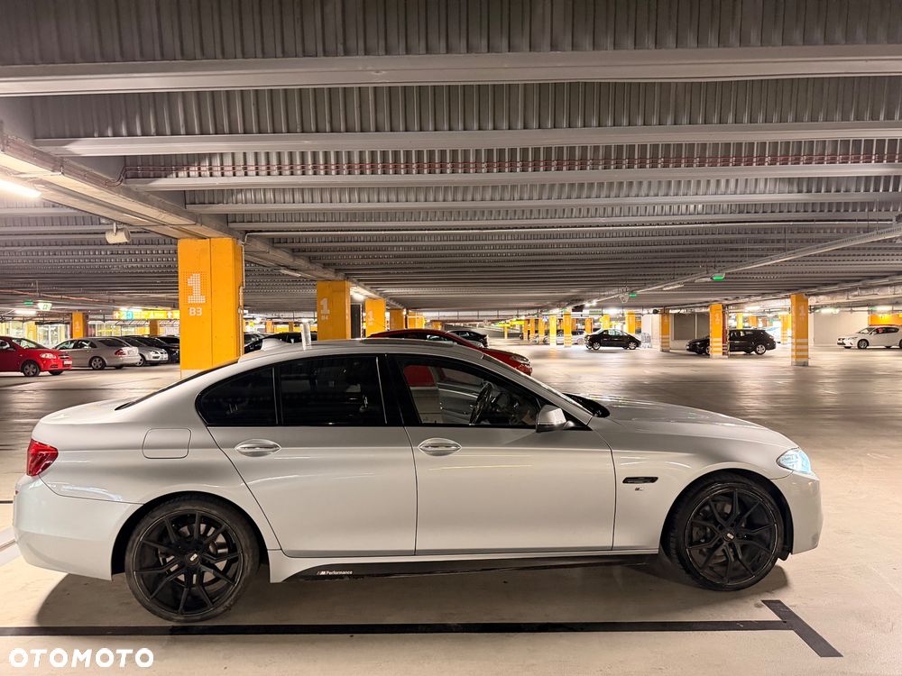 BMW Seria 5 528i xDrive - 4