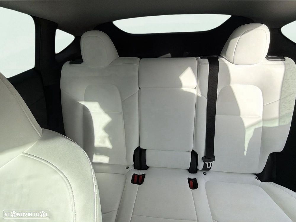 Tesla Model Y Long-Range RWD - 13