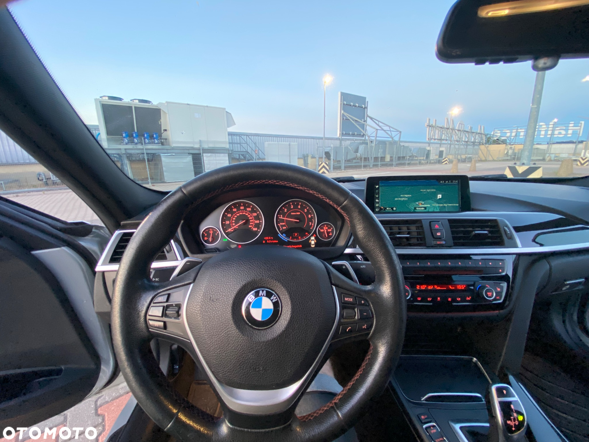 BMW Seria 3 330i - 12
