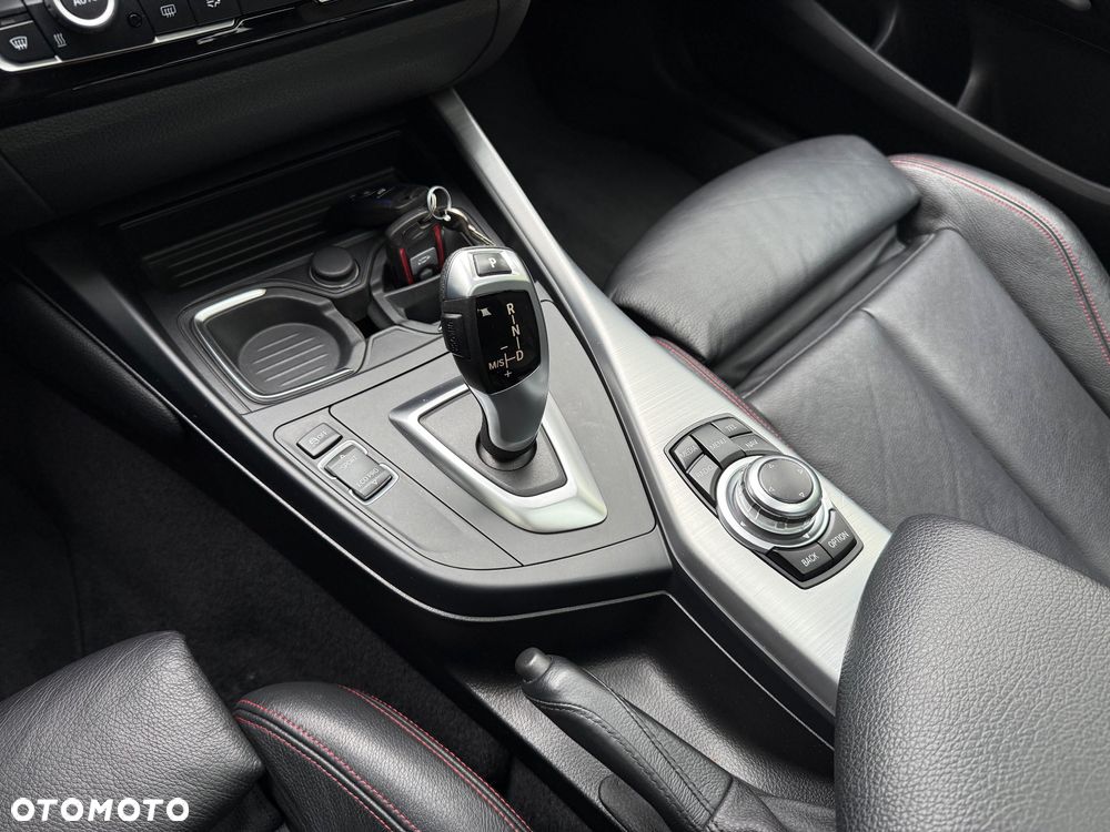 BMW Seria 1 120d xDrive Sport-Aut Sport Line - 19
