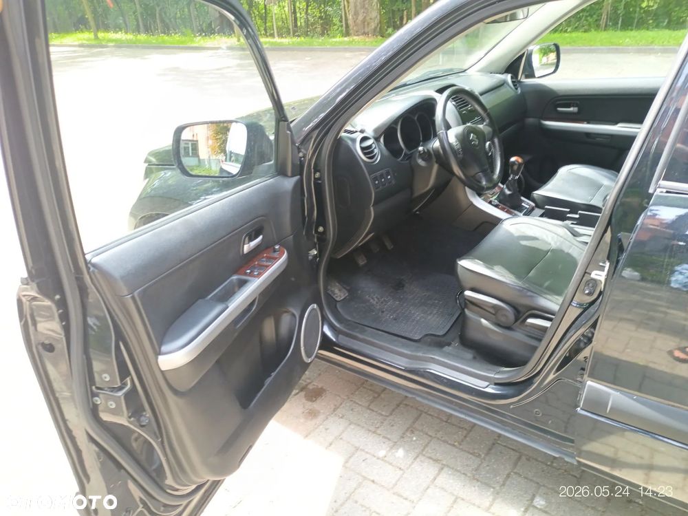 Suzuki Grand Vitara 2.0 - 8