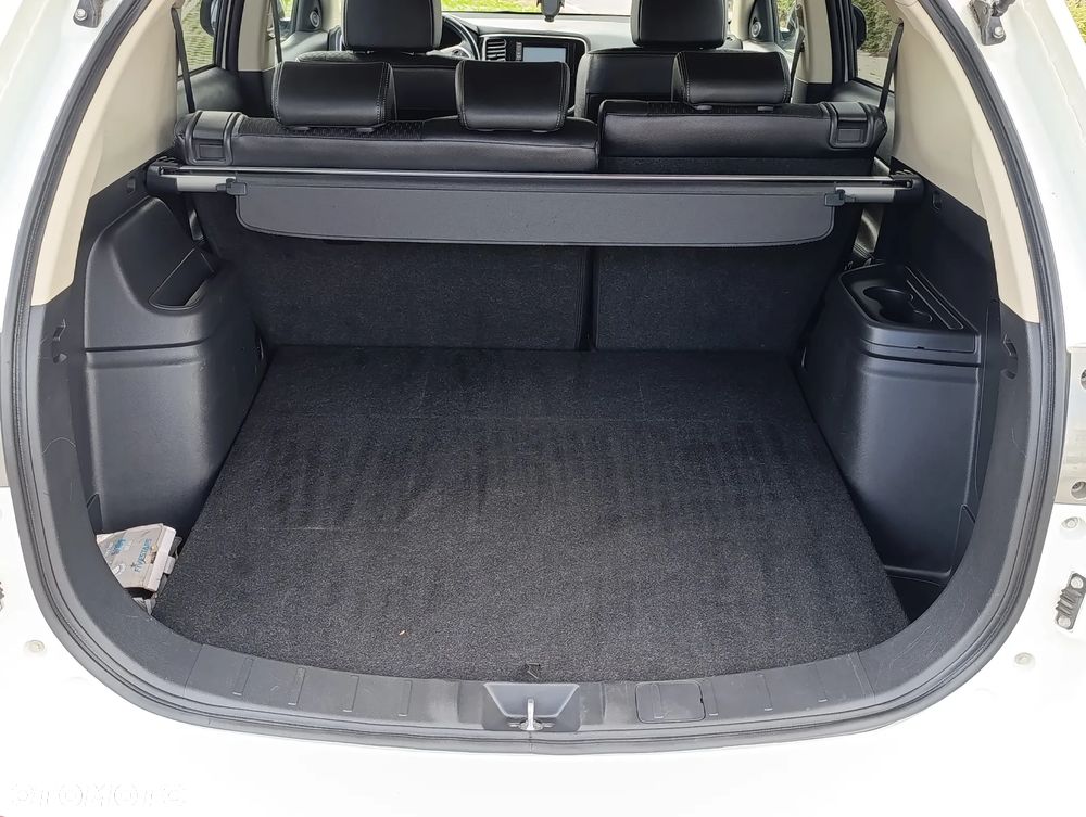 Mitsubishi Outlander 2.0 Intense + Navi 4WD CVT - 28