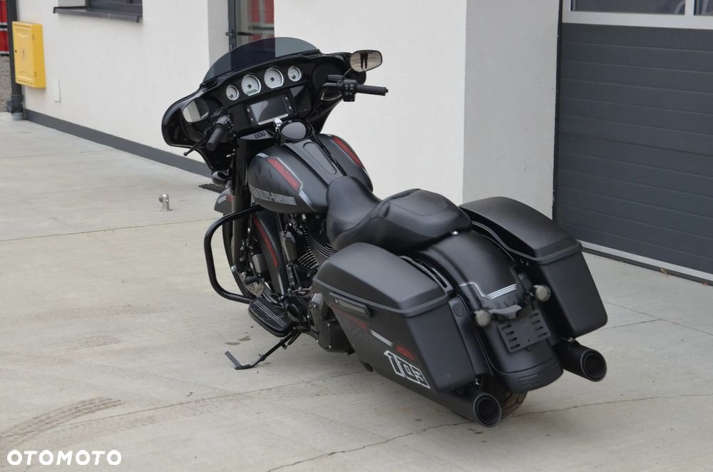 Harley-Davidson Touring Street Glide - 11