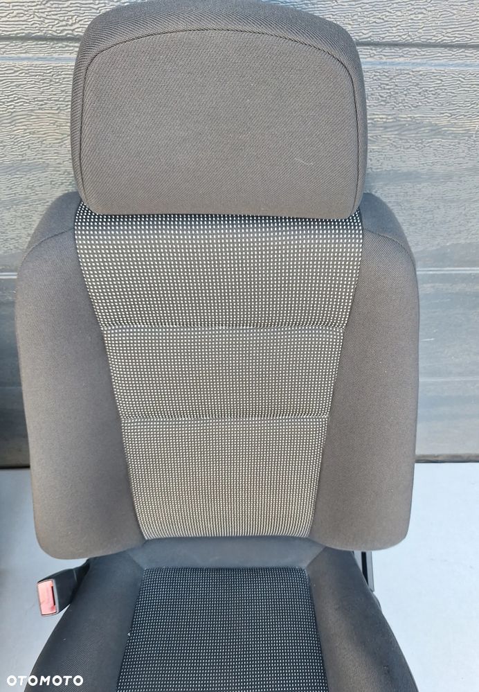 FOTEL PRAWY,  LEWY PRZÓD OPEL ASTRA H,/III 5 DRZWIOWA - EUROPA - 11