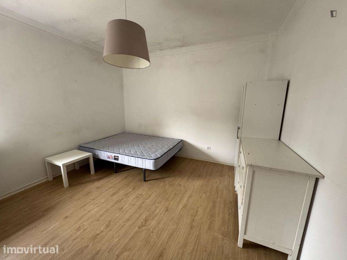 Quarto - localizado em São Romão Coimbra - Grande imagem: 3/11