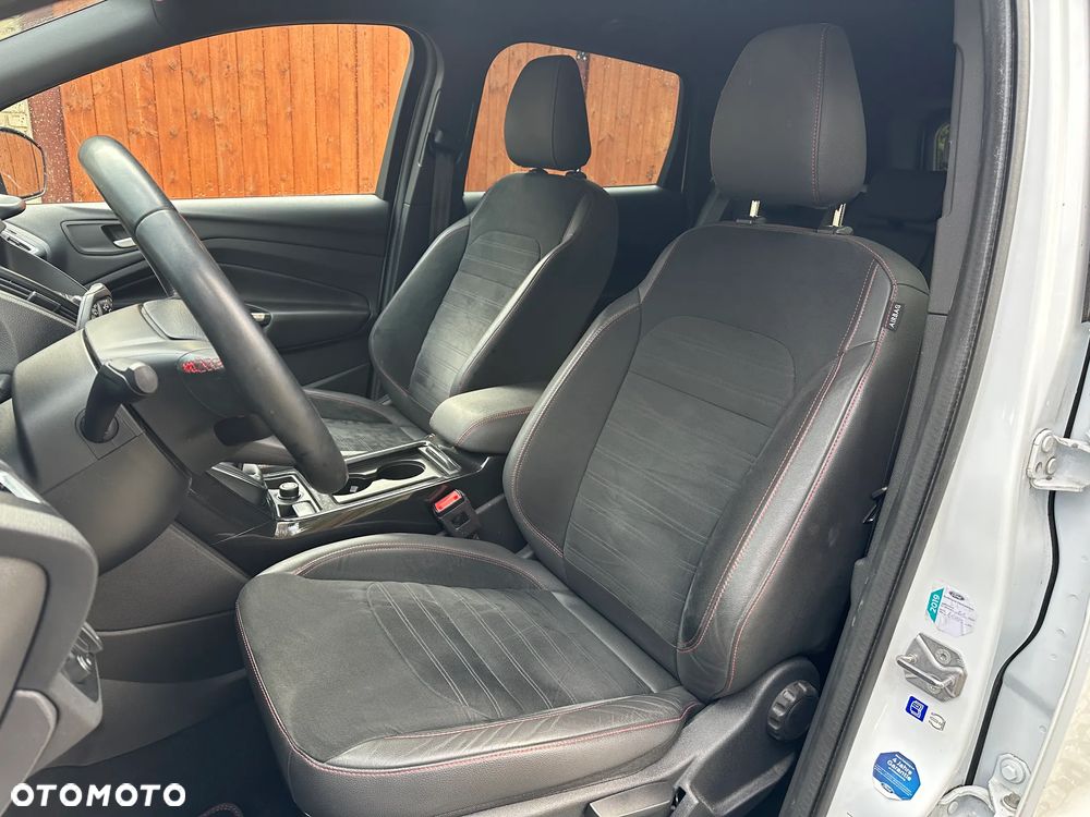 Ford Kuga 1.5 EcoBoost 2x4 ST-Line - 17