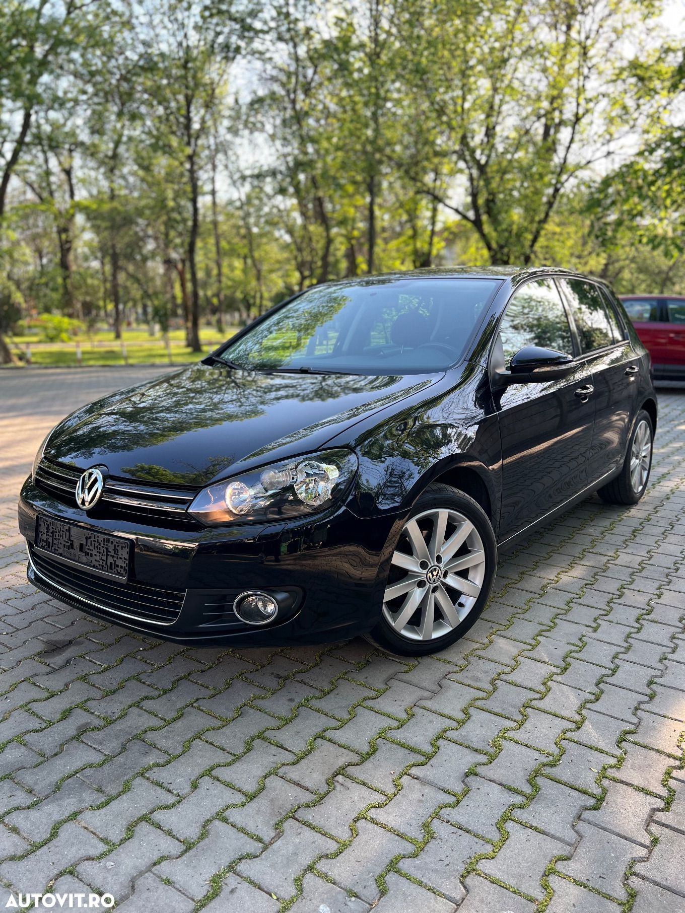 Volkswagen Golf - 1