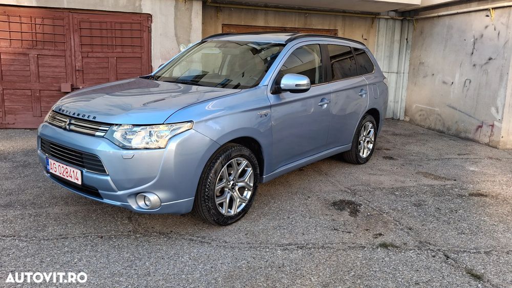 Mitsubishi Outlander 2.0 Litre DOHC MIVEC 4WD Instyle Navi - 2