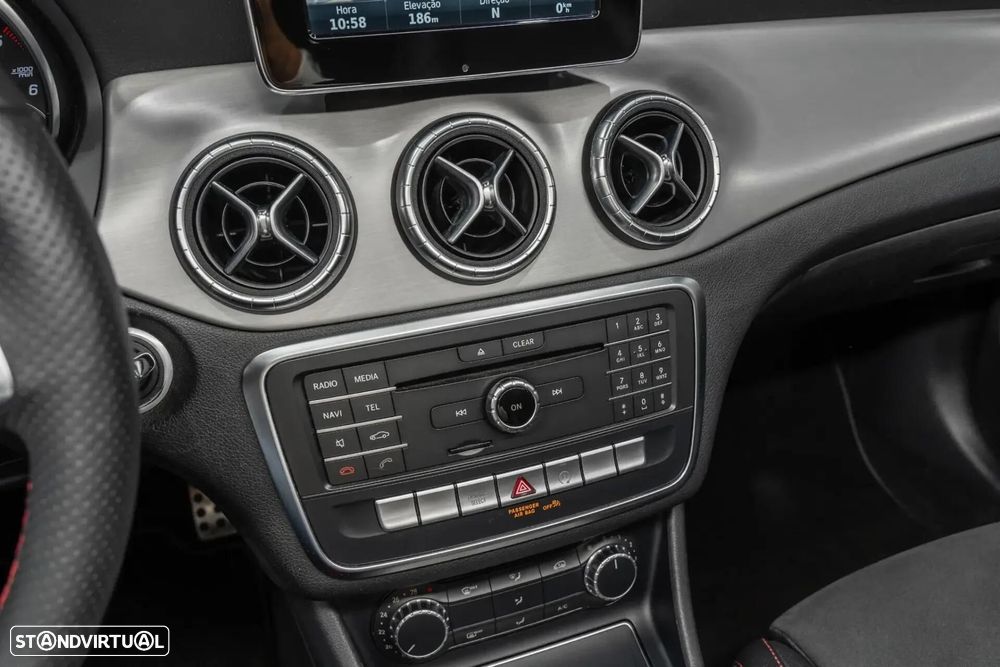 Mercedes-Benz CLA 200 d Shooting Brake AMG Line - 16