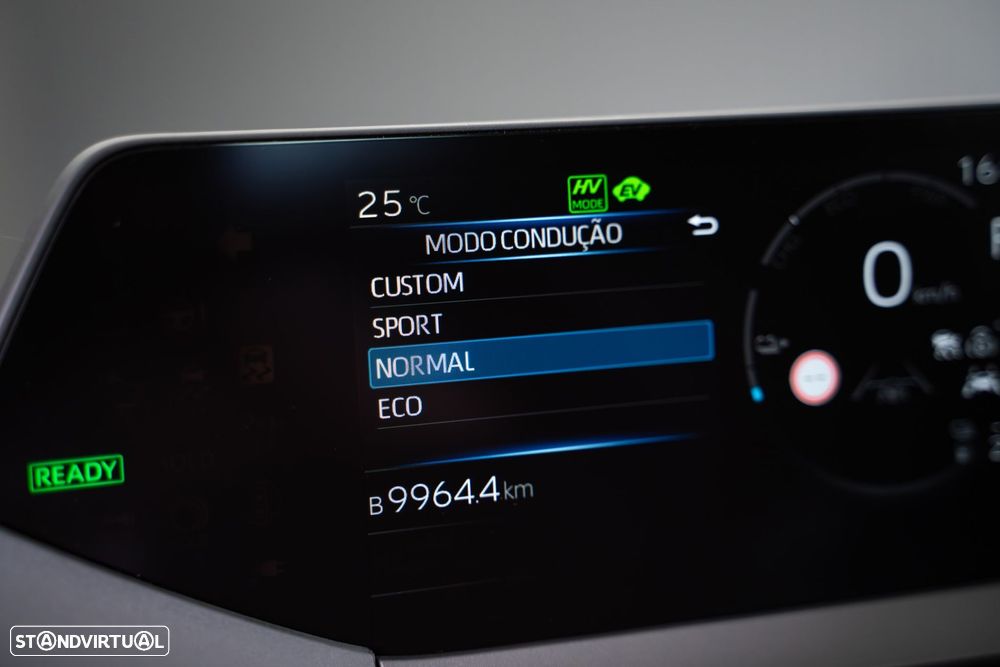 Toyota Prius 2.0 Plug-in Luxury - 24