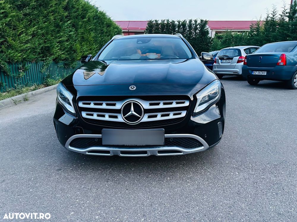Mercedes-Benz GLA 200 d 4MATIC 7G-DCT - 12