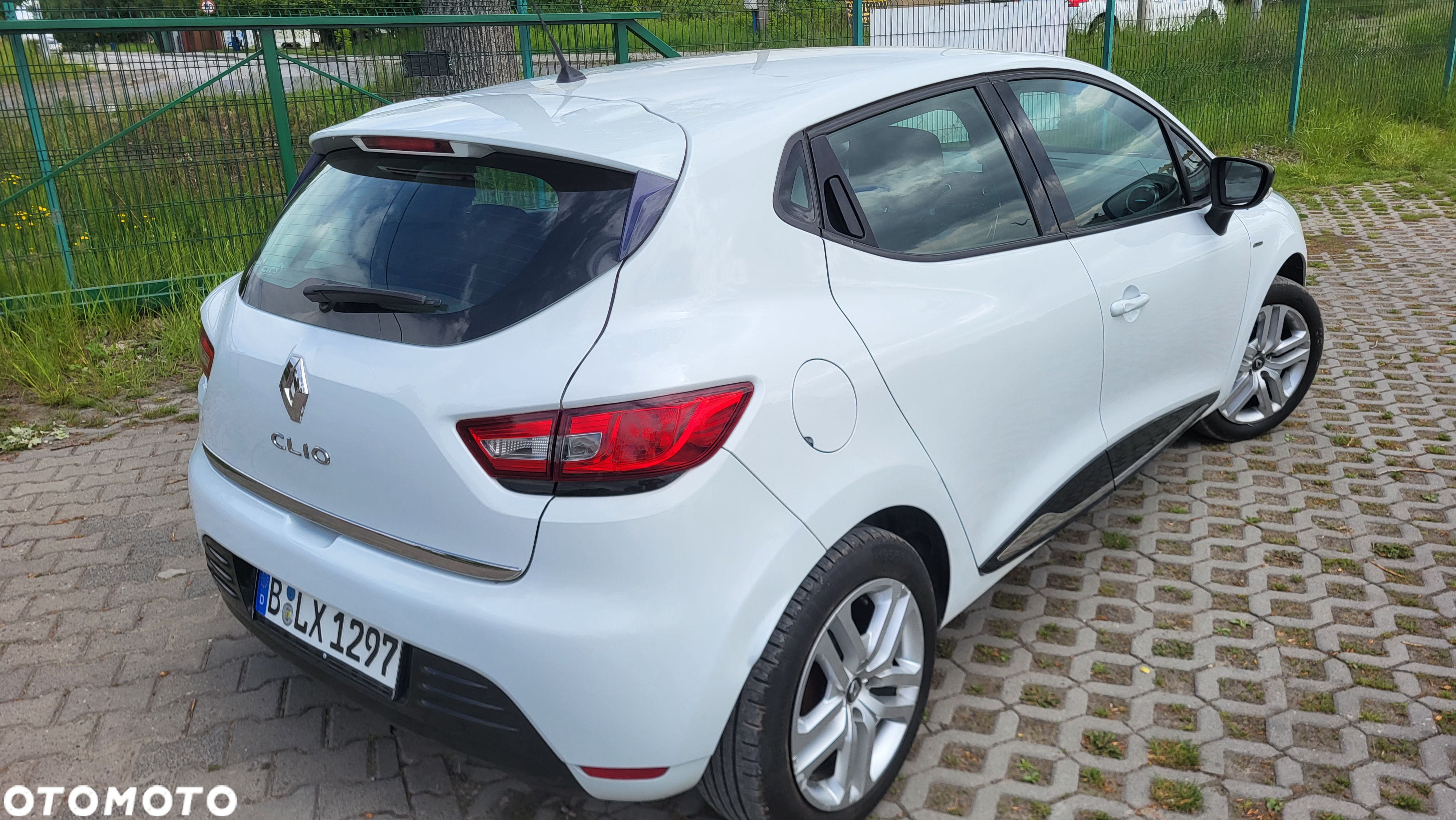 Renault Clio 1.2 16V 75 Limited - 16