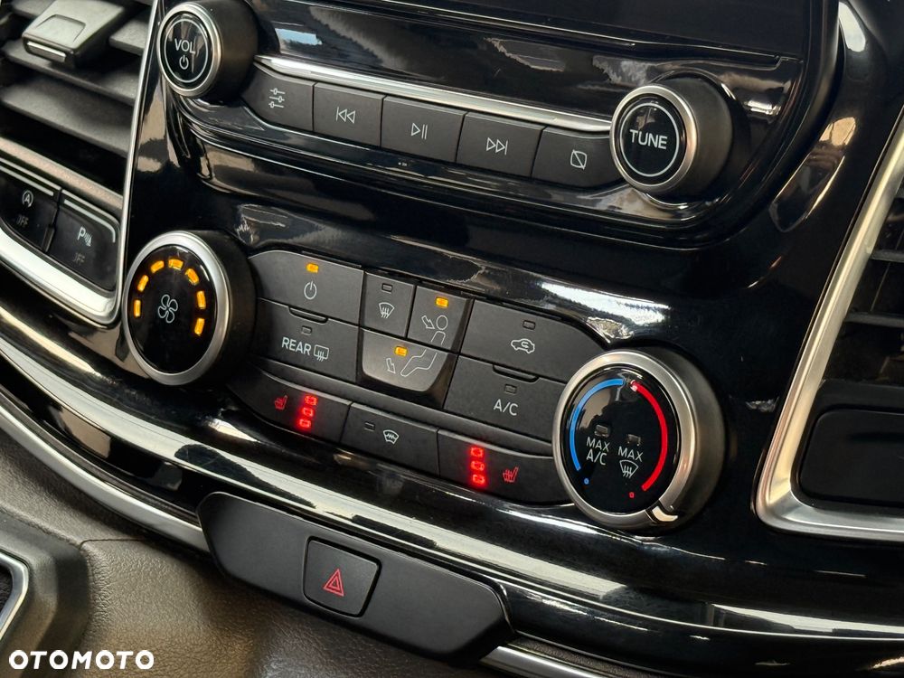 Ford Tourneo Custom - 34