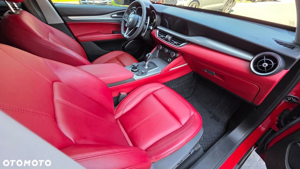 Alfa Romeo Stelvio 2.0 Turbo 16V AT8-Q4 Veloce Ti - 17