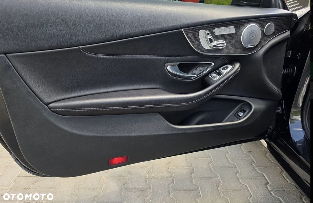 Mercedes-Benz Klasa C 300 9G-TRONIC AMG Line - 25