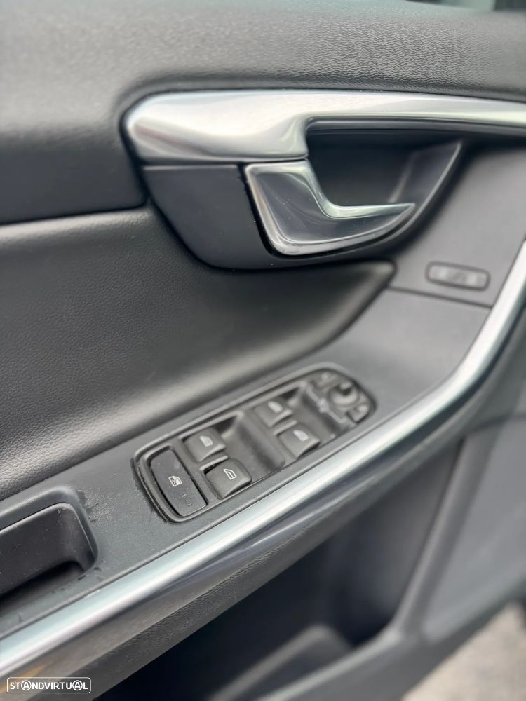 Volvo S60 2.0 D3 Momentum Geartronic - 18