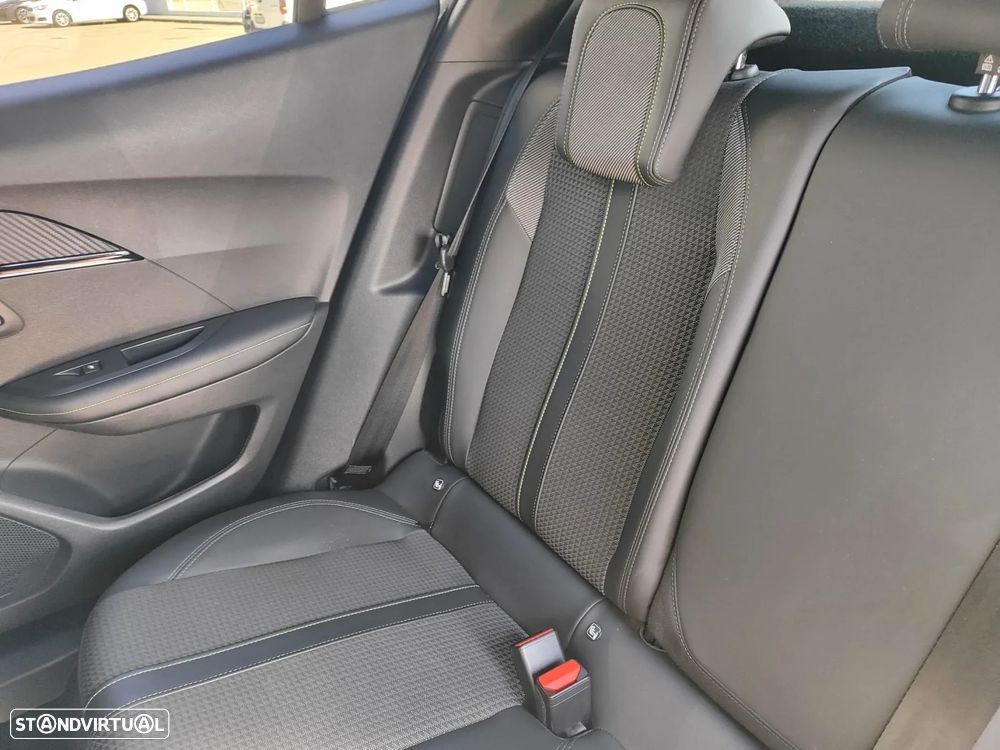 Peugeot e-2008 50 kWh GT - 22