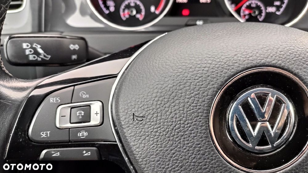 Volkswagen Golf - 11