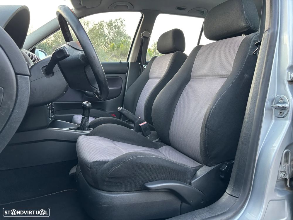 VW Golf 1.9 TDi 25 Anos - 6