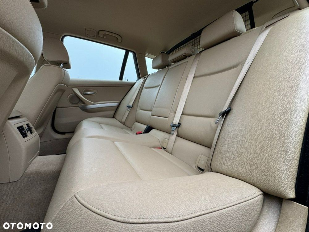 BMW Seria 3 318d - 16