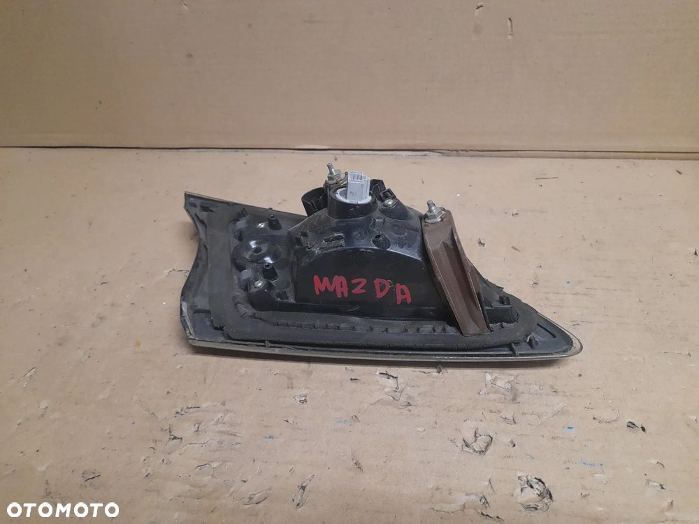 LAMPA TYŁ TYLNA PRAWA W KLAPE MAZDA 3 - 5