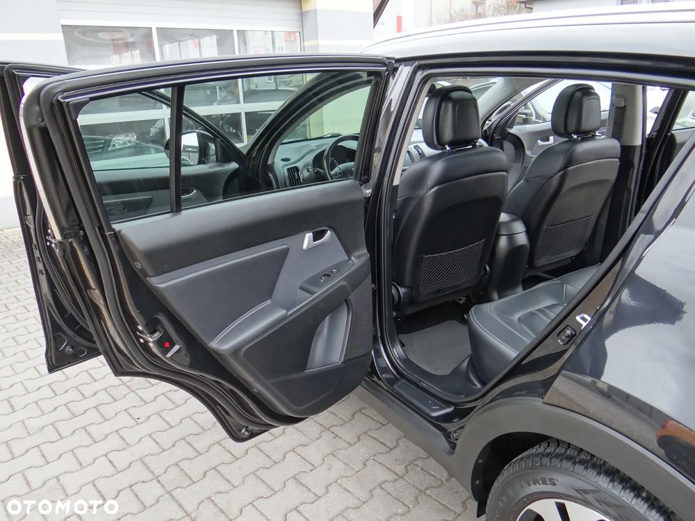 Kia Sportage 2.0 CRDI 4WD Automatik Dream-Team Edition - 34