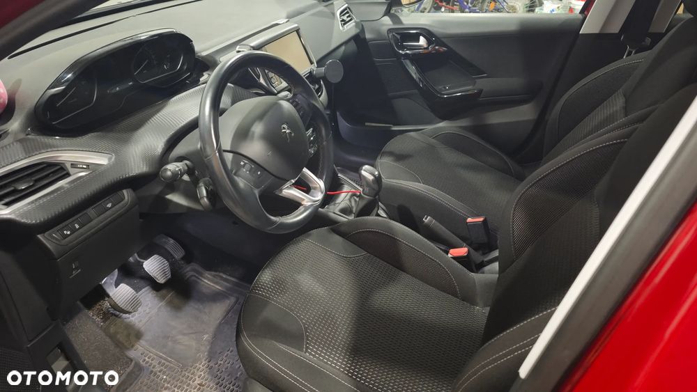 Peugeot 208 2017 photo 4