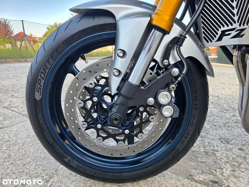 Yamaha FZ - 22
