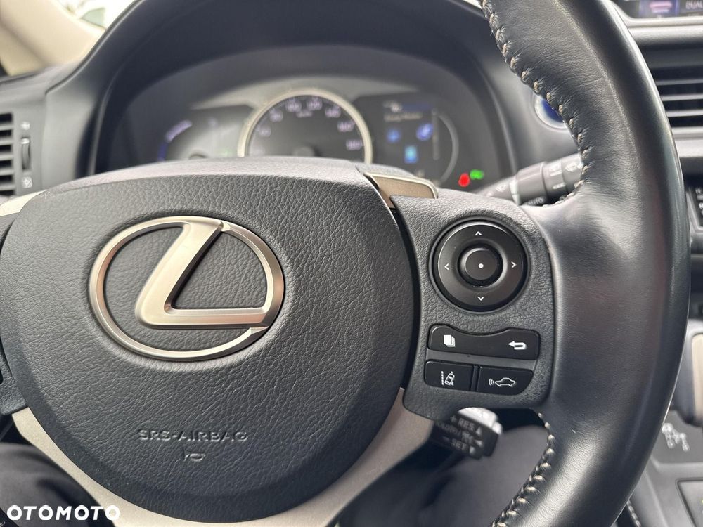 Lexus CT - 11