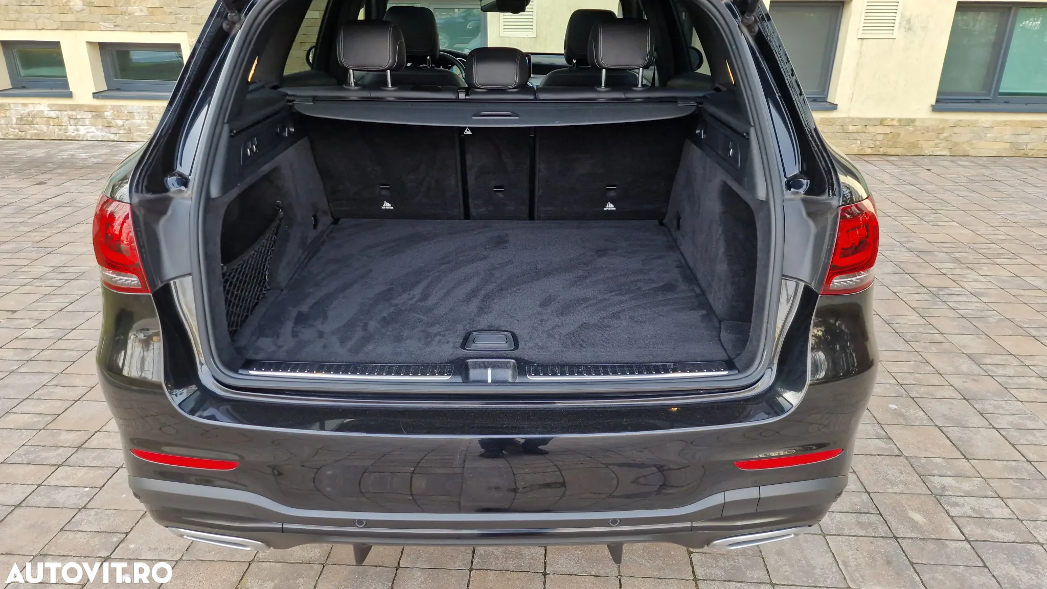 Mercedes-Benz GLC 300 d 4Matic 9G-TRONIC AMG Line Plus - 28