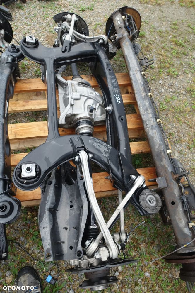 DYFER MOST TYLNY ZAWIESZENIE WAHACZE PÓŁOŚ MERCEDES W205 17r. - 1