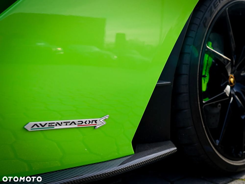 Lamborghini Aventador - 11
