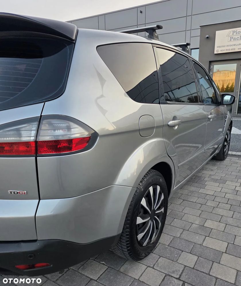 Ford S-Max - 11