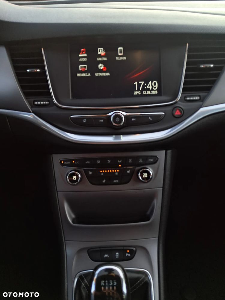 Opel Astra 1.4 Turbo Business - 11