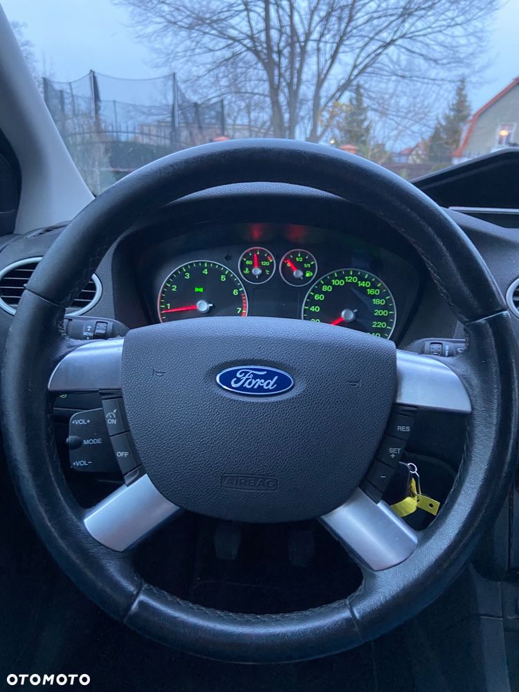 Ford Focus 1.8 FF Ghia - 13