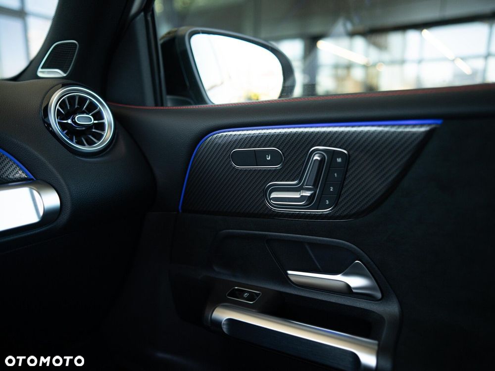 Mercedes-Benz GLB - 27