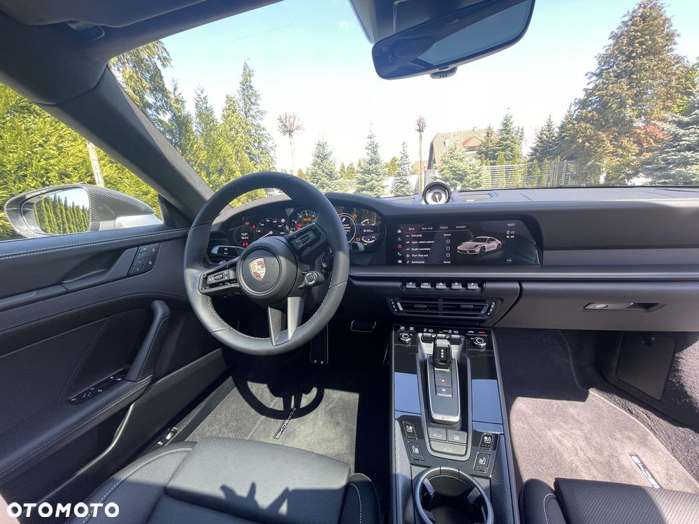 Porsche 911 Carrera 4 GTS - 17
