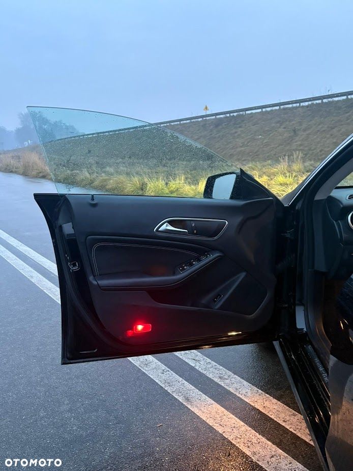 Mercedes-Benz CLA 180 7G-DCT - 11