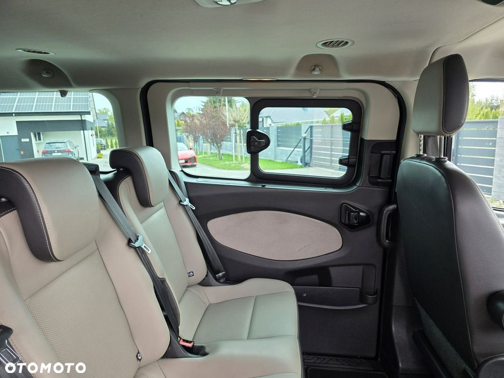 Ford Tourneo Custom - 30
