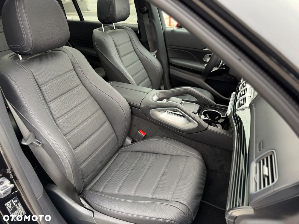 Mercedes-Benz GLS - 25