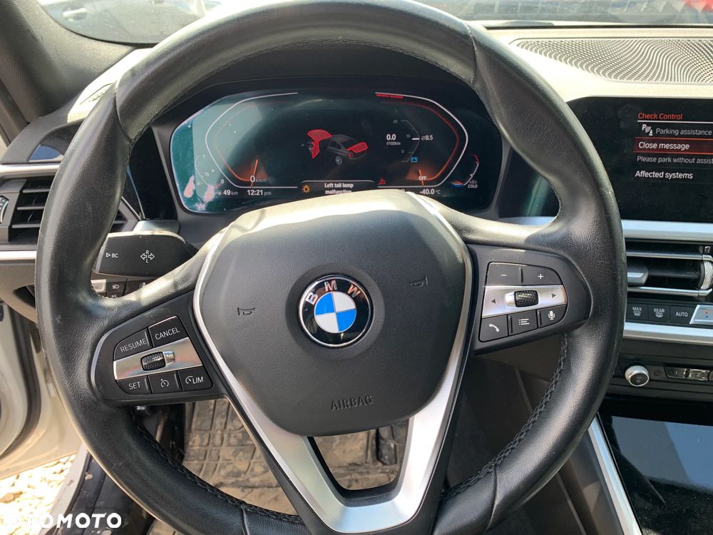 BMW Seria 3 330i xDrive - 16