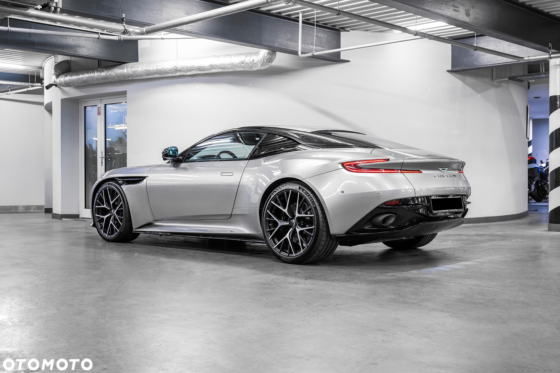 Aston Martin Inny - 4